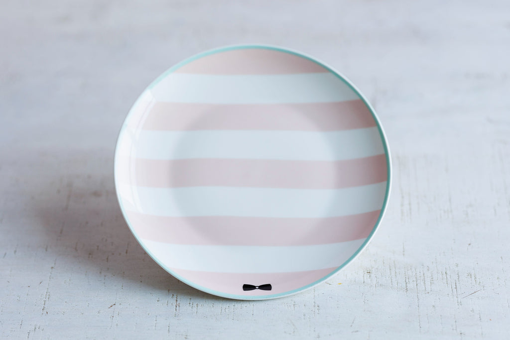 Love, Manuela Cake Plates Miss Étoile 🖤 Manuela Tallerken Rosa Striper