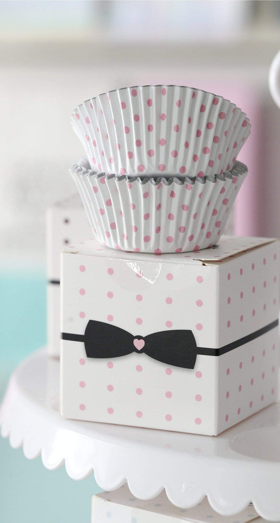 Love, Manuela Cupcake Liners Folierte Cupcake Former Hvite med rosa prikker (50 stk)