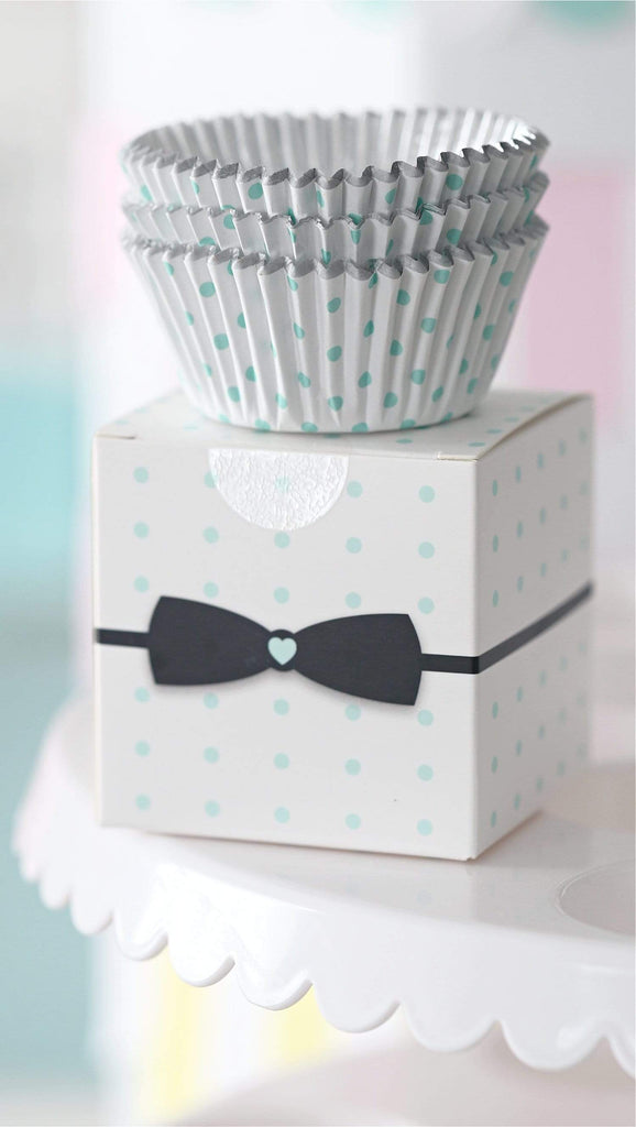 Love, Manuela Cupcake Liners Folierte Cupcake Former Hvite med turkise prikker