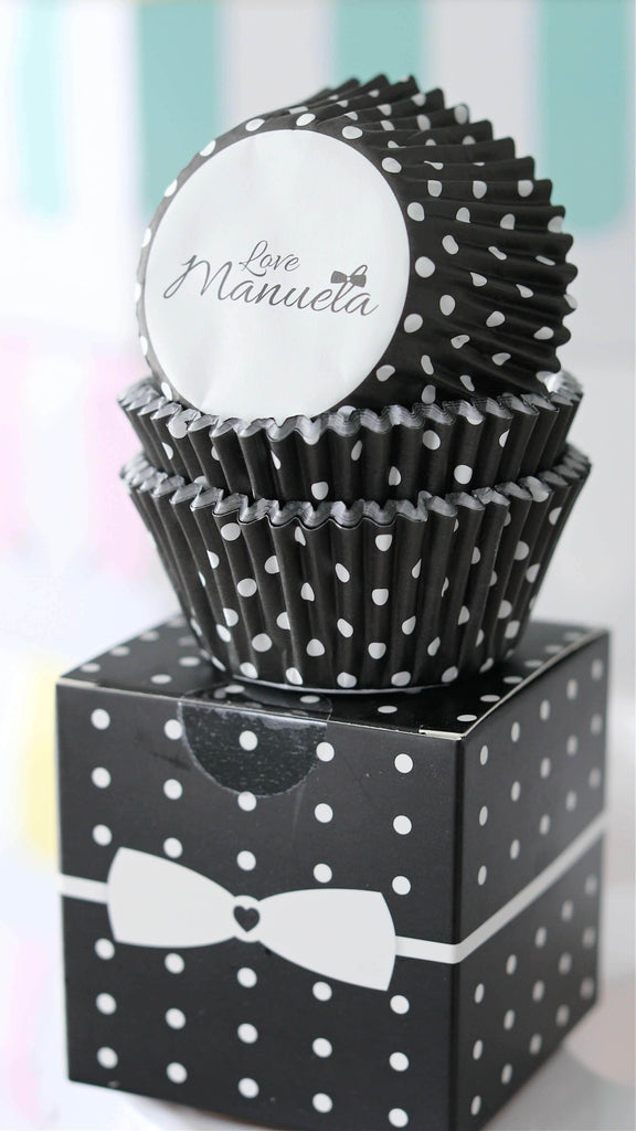 Love, Manuela Cupcake Liners Folierte Cupcake Former sorte med hvite prikker (50 stk)
