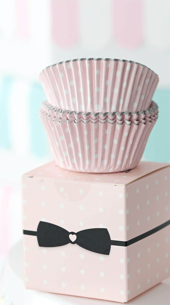 Love, Manuela Cupcake Liners Love Manuela, Folierte Cupcake former rosa med hvite prikker
