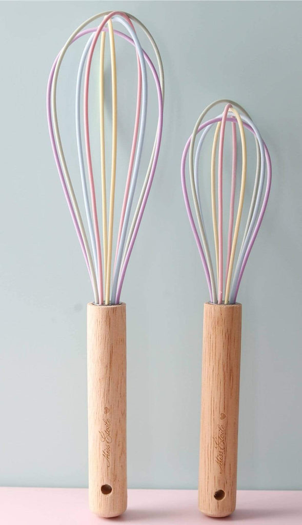 Love, Manuela Whisks Miss Étoile Visp